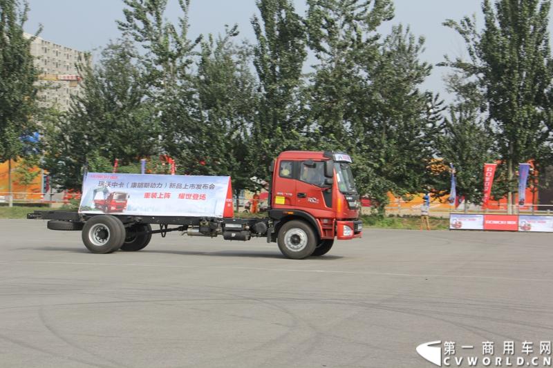 9月11日，福田瑞沃中卡康明斯动力新品上市发布会在北京顺利落幕，福田高层、供应商代表、经销商代表、用户代表共同见证了福田瑞沃康明斯动力新品的首次登场。图为福田瑞沃中卡康明斯动力新品特技表演。