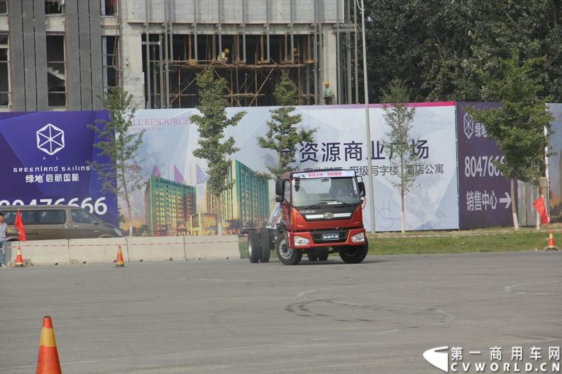 9月11日，福田瑞沃中卡康明斯动力新品上市发布会在北京顺利落幕，福田高层、供应商代表、经销商代表、用户代表共同见证了福田瑞沃康明斯动力新品的首次登场。图为福田瑞沃中卡康明斯动力新品特技表演。