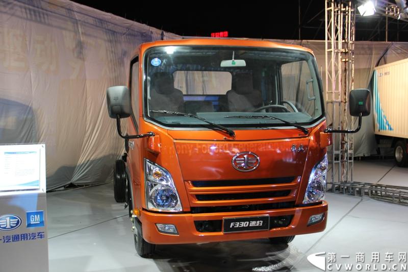 9月16日，一汽通用轻型商用汽车有限公司在北京国家体育场举办了高端轻卡解放F330速豹上市发布会，定位“精益化高效运输平台”的解放F330速豹是中国一汽与美国通用汽车合资后推出的第一款高端轻卡产品。
