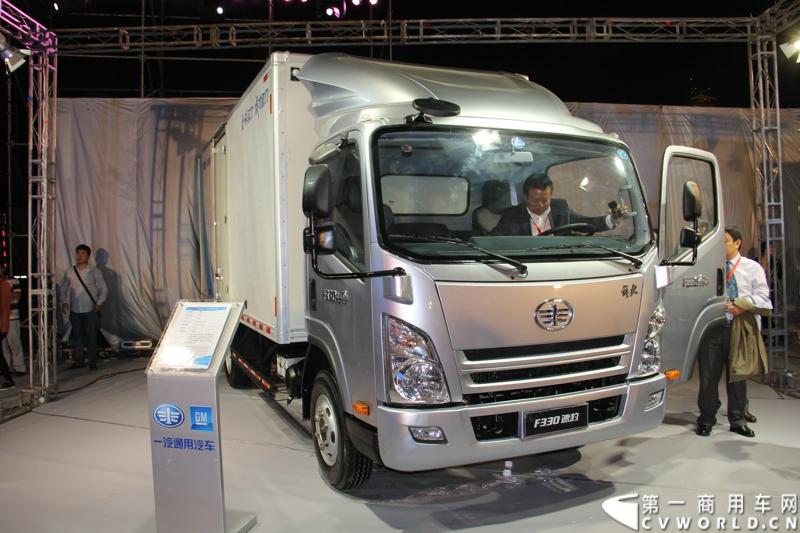 9月16日，一汽通用轻型商用汽车有限公司在北京国家体育场举办了高端轻卡解放F330速豹上市发布会，定位“精益化高效运输平台”的解放F330速豹是中国一汽与美国通用汽车合资后推出的第一款高端轻卡产品。