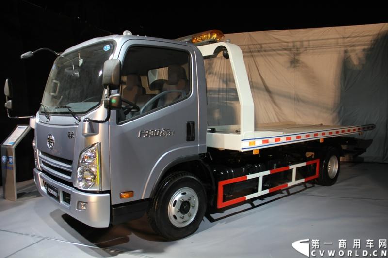 9月16日，一汽通用轻型商用汽车有限公司在北京国家体育场举办了高端轻卡解放F330速豹上市发布会，定位“精益化高效运输平台”的解放F330速豹是中国一汽与美国通用汽车合资后推出的第一款高端轻卡产品。