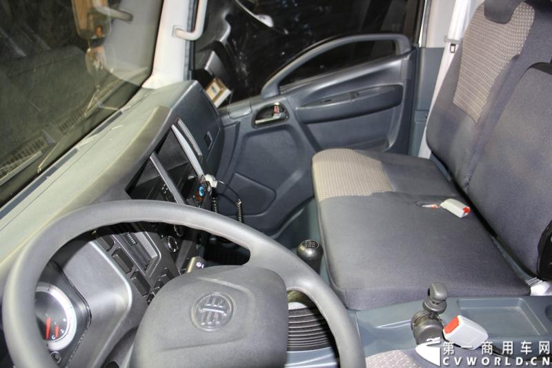 9月16日，一汽通用轻型商用汽车有限公司在北京国家体育场举办了高端轻卡解放F330速豹上市发布会，定位“精益化高效运输平台”的解放F330速豹是中国一汽与美国通用汽车合资后推出的第一款高端轻卡产品。