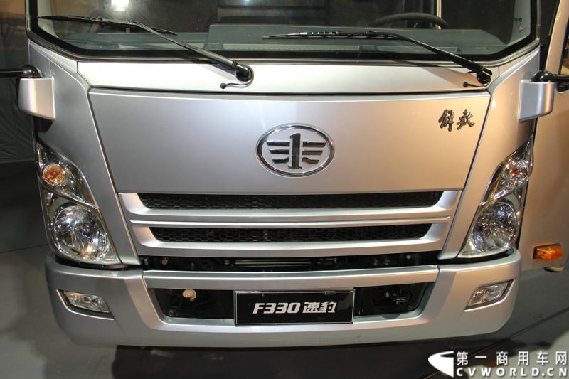 9月16日，一汽通用轻型商用汽车有限公司在北京国家体育场举办了高端轻卡解放F330速豹上市发布会，定位“精益化高效运输平台”的解放F330速豹是中国一汽与美国通用汽车合资后推出的第一款高端轻卡产品。