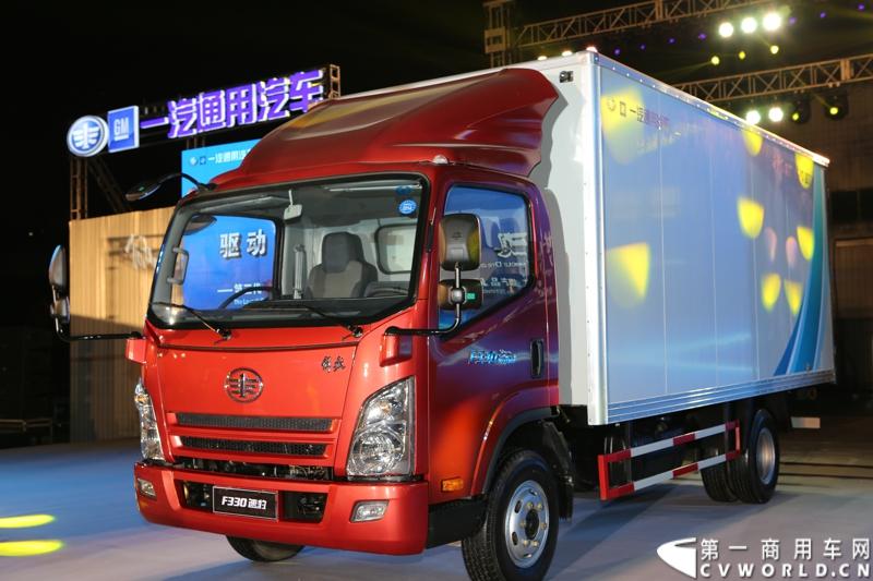 9月16日，一汽通用轻型商用汽车有限公司在北京国家体育场举办了高端轻卡解放F330速豹上市发布会，定位“精益化高效运输平台”的解放F330速豹是中国一汽与美国通用汽车合资后推出的第一款高端轻卡产品。