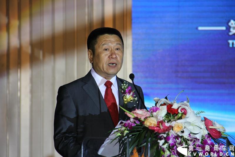 9月16日，一汽通用轻型商用汽车有限公司在北京国家体育场举办了高端轻卡解放F330速豹上市发布会，定位“精益化高效运输平台”的解放F330速豹是中国一汽与美国通用汽车合资后推出的第一款高端轻卡产品。图为一汽通用汽车执行副总裁 姜君讲话。