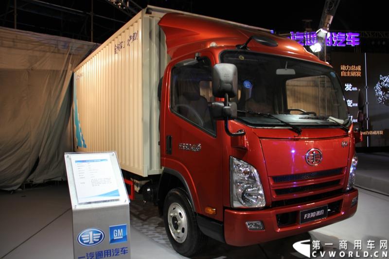 9月16日，一汽通用轻型商用汽车有限公司在北京国家体育场举办了高端轻卡解放F330速豹上市发布会，定位“精益化高效运输平台”的解放F330速豹是中国一汽与美国通用汽车合资后推出的第一款高端轻卡产品。