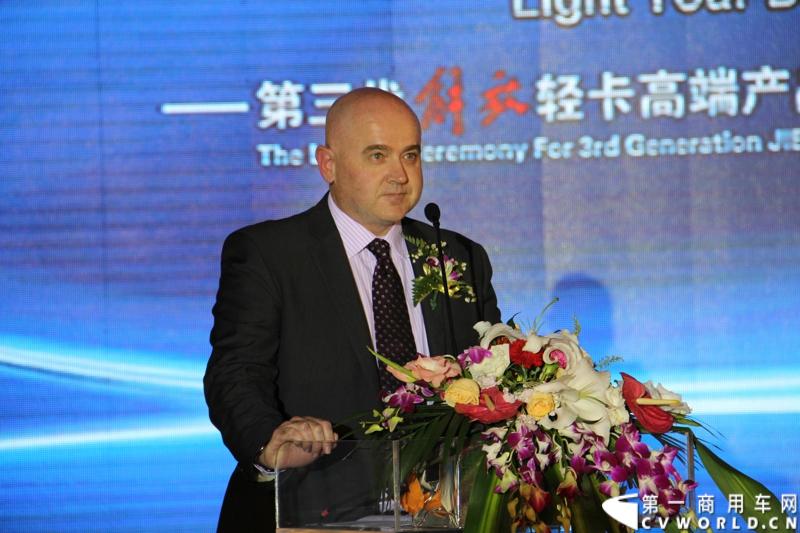 9月16日，一汽通用轻型商用汽车有限公司在北京国家体育场举办了高端轻卡解放F330速豹上市发布会，定位“精益化高效运输平台”的解放F330速豹是中国一汽与美国通用汽车合资后推出的第一款高端轻卡产品。图为一汽通用汽车副总裁安德鲁。