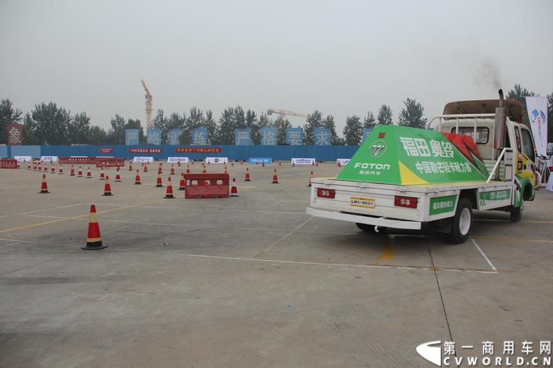 9月15日，2013（第五届）福田奥铃中国勒芒轻卡耐力赛北部大区决赛在济南正式开赛，本站活动延续了东南、中西部大区的创新赛制，以大型物流公司为单位组队参赛，进一步扩大赛事影响力。图为比赛现场。