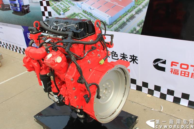 9月15日，2013（第五届）福田奥铃中国勒芒轻卡耐力赛北部大区决赛在济南正式开赛，本站活动延续了东南、中西部大区的创新赛制，以大型物流公司为单位组队参赛，进一步扩大赛事影响力。图为比赛现场的福田康明斯发动机。