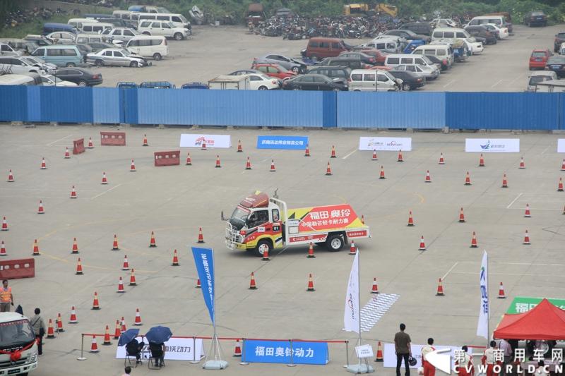 9月15日，2013（第五届）福田奥铃中国勒芒轻卡耐力赛北部大区决赛在济南正式开赛，本站活动延续了东南、中西部大区的创新赛制，以大型物流公司为单位组队参赛，进一步扩大赛事影响力。图为比赛现场。