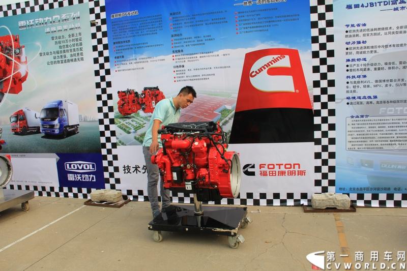 9月15日，2013（第五届）福田奥铃中国勒芒轻卡耐力赛北部大区决赛在济南正式开赛，本站活动延续了东南、中西部大区的创新赛制，以大型物流公司为单位组队参赛，进一步扩大赛事影响力。图为比赛现场的福田康明斯发动机。