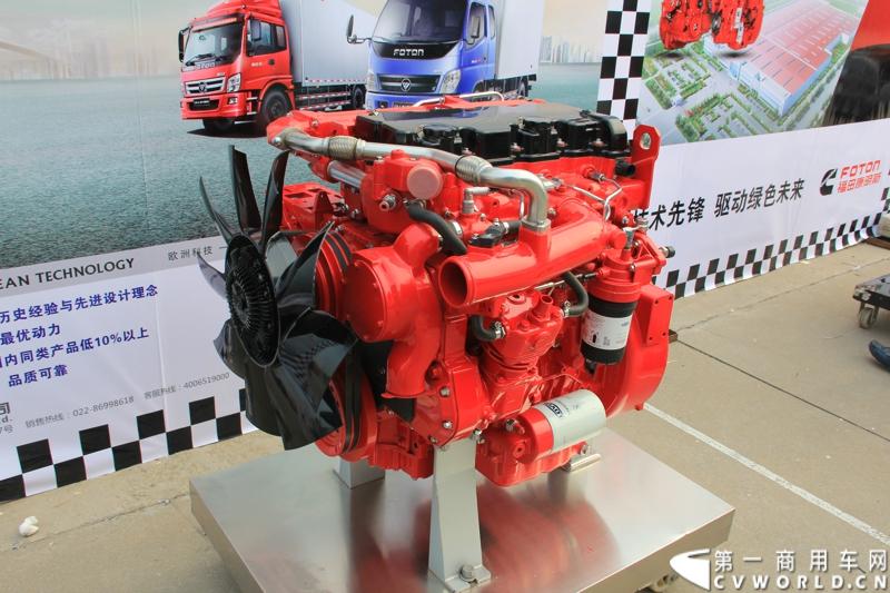 9月15日，2013（第五届）福田奥铃中国勒芒轻卡耐力赛北部大区决赛在济南正式开赛，本站活动延续了东南、中西部大区的创新赛制，以大型物流公司为单位组队参赛，进一步扩大赛事影响力。图为比赛现场的雷沃发动机。