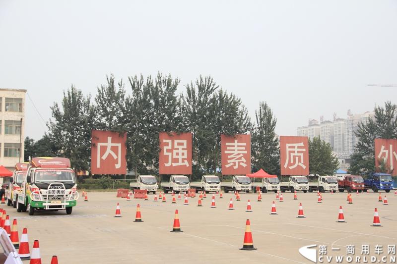 9月15日，2013（第五届）福田奥铃中国勒芒轻卡耐力赛北部大区决赛在济南正式开赛，本站活动延续了东南、中西部大区的创新赛制，以大型物流公司为单位组队参赛，进一步扩大赛事影响力。图为比赛现场。