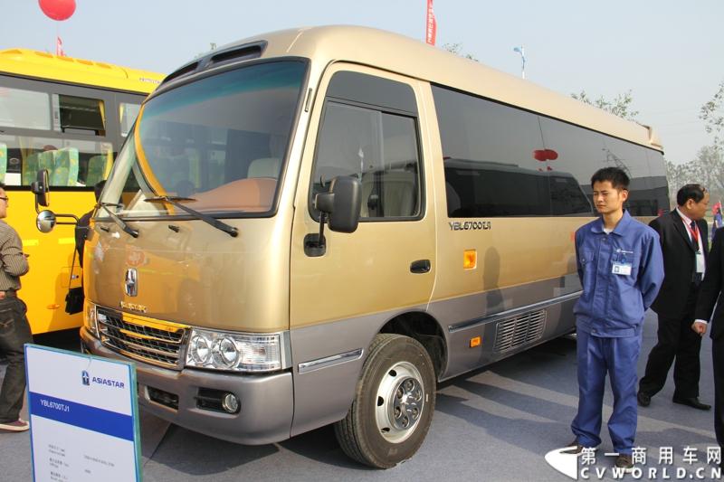 2013年10月10日，在扬州北山新落成的潍柴（扬州）亚星汽车产业园里，山东重工.潍柴动力对外发布长三角战略：作为旗下重要的战略板块，潍柴将利用自身的技术规模优势，将长三角板块打造成轻型发动机基地、商用车基地和特种车基地。图为现场亚星客车底盘展示 。