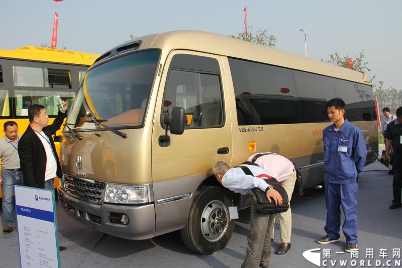 2013年10月10日，在扬州北山新落成的潍柴（扬州）亚星汽车产业园里，山东重工.潍柴动力对外发布长三角战略：作为旗下重要的战略板块，潍柴将利用自身的技术规模优势，将长三角板块打造成轻型发动机基地、商用车基地和特种车基地。图为现场亚星客车底盘展示 。