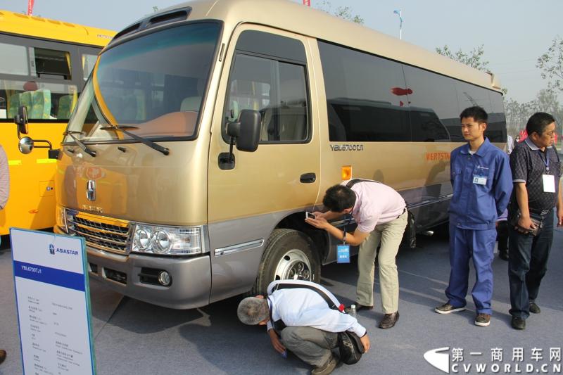 2013年10月10日，在扬州北山新落成的潍柴（扬州）亚星汽车产业园里，山东重工.潍柴动力对外发布长三角战略：作为旗下重要的战略板块，潍柴将利用自身的技术规模优势，将长三角板块打造成轻型发动机基地、商用车基地和特种车基地。图为现场亚星客车底盘展示 。