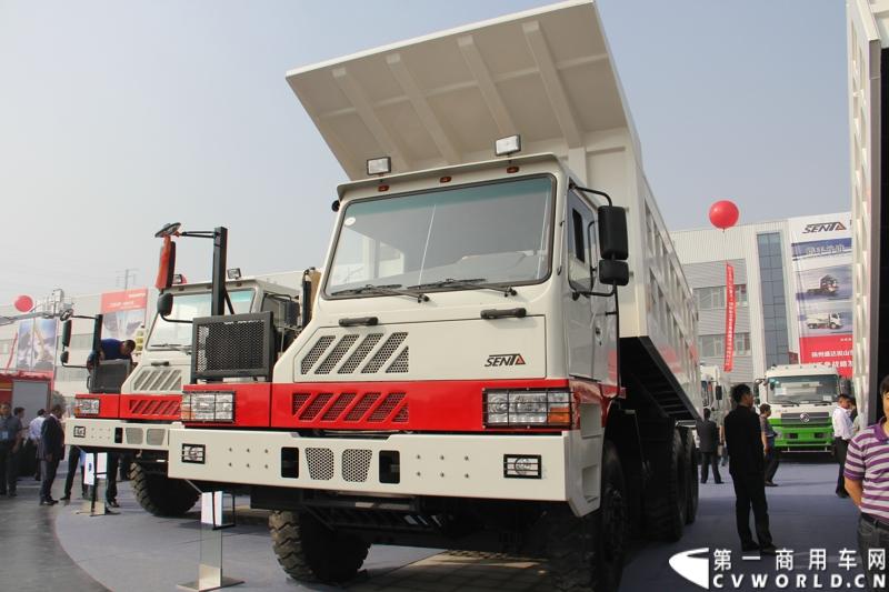 2013年10月10日，在扬州北山新落成的潍柴（扬州）亚星汽车产业园里，山东重工.潍柴动力对外发布长三角战略：作为旗下重要的战略板块，潍柴将利用自身的技术规模优势，将长三角板块打造成轻型发动机基地、商用车基地和特种车基地。图为扬州盛达特种车公司生产的矿用自卸车。