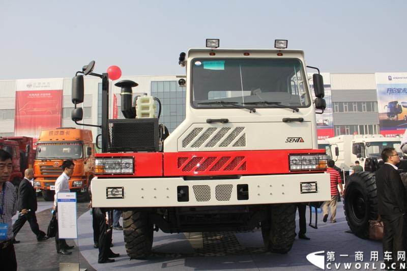 2013年10月10日，在扬州北山新落成的潍柴（扬州）亚星汽车产业园里，山东重工.潍柴动力对外发布长三角战略：作为旗下重要的战略板块，潍柴将利用自身的技术规模优势，将长三角板块打造成轻型发动机基地、商用车基地和特种车基地。图为扬州盛达特种车公司生产的矿用自卸车。