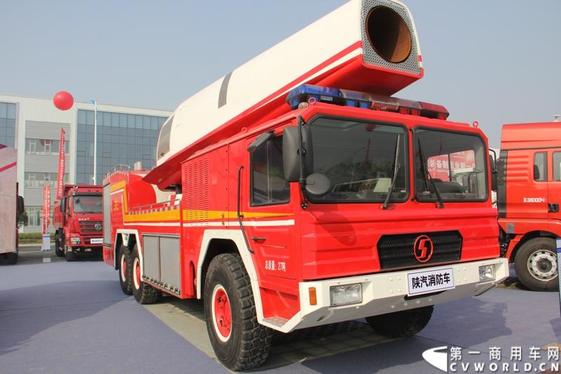 2013年10月10日，在扬州北山新落成的潍柴（扬州）亚星汽车产业园里，山东重工.潍柴动力对外发布长三角战略：作为旗下重要的战略板块，潍柴将利用自身的技术规模优势，将长三角板块打造成轻型发动机基地、商用车基地和特种车基地。图为战略发布会现场摆放的陕汽消防车。