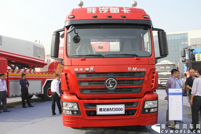 2013年10月10日，在扬州北山新落成的潍柴（扬州）亚星汽车产业园里，山东重工.潍柴动力对外发布长三角战略：作为旗下重要的战略板块，潍柴将利用自身的技术规模优势，将长三角板块打造成轻型发动机基地、商用车基地和特种车基地。图为长三角战略发布会现场的陕汽德龙新M3000。
