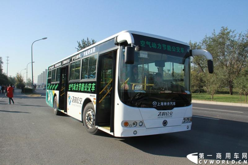10月16日，由上海神舟汽车节能环保有限公司和北京《驾驶园》杂志社共同主办的主题为“体验空气动力 助力高效节能新公交”大型试乘活动在北京举行，本次活动的试乘车辆为上海神舟汽车节能环保有限公司最新研制开发的空气动力节能公交车。