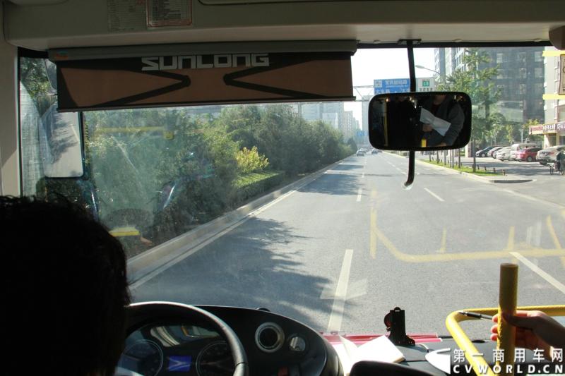 10月16日，由上海神舟汽车节能环保有限公司和北京《驾驶园》杂志社共同主办的主题为“体验空气动力 助力高效节能新公交”大型试乘活动在北京举行，本次活动的试乘车辆为上海神舟汽车节能环保有限公司最新研制开发的空气动力节能公交车。