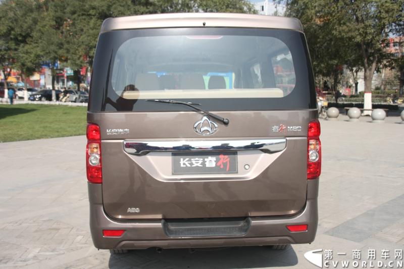 10月23日，长安汽车集团在河北定州新基地举行了两款战略产品睿行、尊行上市发布会暨长安轻型车新厂区投产仪式。本次发布会，长安尊行、长安睿行分别推出3款车型。其中，长安尊行售价为15.98万至20.98万元，长安睿行的售价为5.49万至6.19万元。