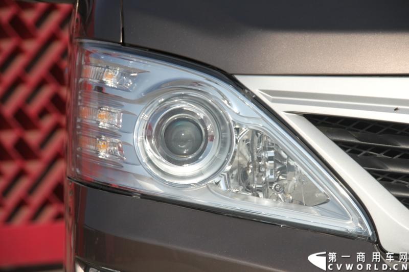 10月23日，长安汽车集团在河北定州新基地举行了两款战略产品睿行、尊行上市发布会暨长安轻型车新厂区投产仪式。本次发布会，长安尊行、长安睿行分别推出3款车型。其中，长安尊行售价为15.98万至20.98万元，长安睿行的售价为5.49万至6.19万元。