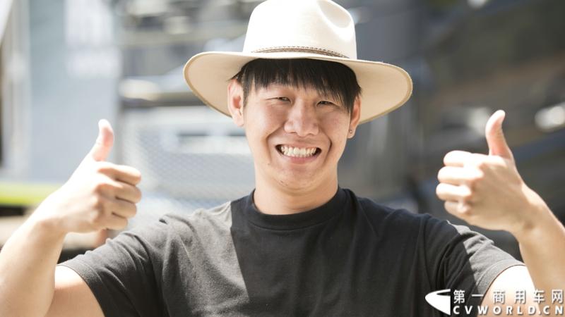 2013沃尔沃卡车高效节油先锋亚太区总决赛在澳大利亚布里斯班落下帷幕，今年亚太区总决赛共有13名来自亚太区各国的节油冠军参加，他们分别来自中国、韩国、台湾、泰国、马来西亚、新加坡、印度尼西亚、斯里兰卡、澳大利亚和新西兰。来自澳大利亚的格兰特·莫里斯（Grant Morice）在自己的主场，最终赢得了亚太区公路赛的总冠军。图为参赛选手和媒体记者风采。