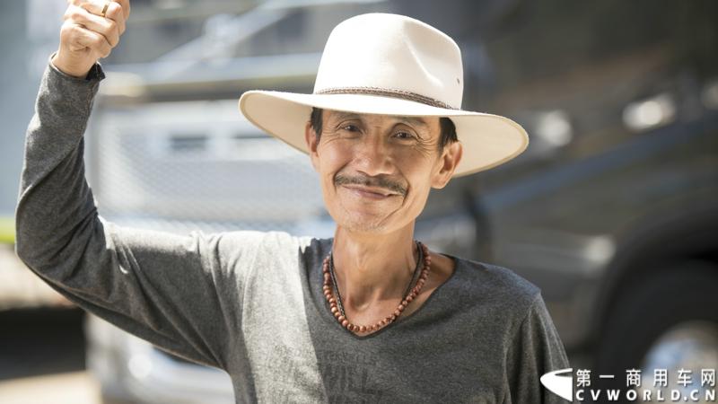 2013沃尔沃卡车高效节油先锋亚太区总决赛在澳大利亚布里斯班落下帷幕，今年亚太区总决赛共有13名来自亚太区各国的节油冠军参加，他们分别来自中国、韩国、台湾、泰国、马来西亚、新加坡、印度尼西亚、斯里兰卡、澳大利亚和新西兰。来自澳大利亚的格兰特·莫里斯（Grant Morice）在自己的主场，最终赢得了亚太区公路赛的总冠军。图为参赛选手和媒体记者风采。