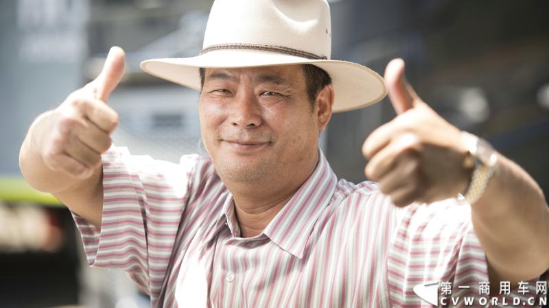 2013沃尔沃卡车高效节油先锋亚太区总决赛在澳大利亚布里斯班落下帷幕，今年亚太区总决赛共有13名来自亚太区各国的节油冠军参加，他们分别来自中国、韩国、台湾、泰国、马来西亚、新加坡、印度尼西亚、斯里兰卡、澳大利亚和新西兰。来自澳大利亚的格兰特·莫里斯（Grant Morice）在自己的主场，最终赢得了亚太区公路赛的总冠军。图为参赛选手和媒体记者风采。