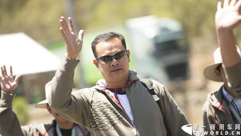 2013沃尔沃卡车高效节油先锋亚太区总决赛在澳大利亚布里斯班落下帷幕，今年亚太区总决赛共有13名来自亚太区各国的节油冠军参加，他们分别来自中国、韩国、台湾、泰国、马来西亚、新加坡、印度尼西亚、斯里兰卡、澳大利亚和新西兰。来自澳大利亚的格兰特·莫里斯（Grant Morice）在自己的主场，最终赢得了亚太区公路赛的总冠军。图为参赛选手和媒体记者风采。