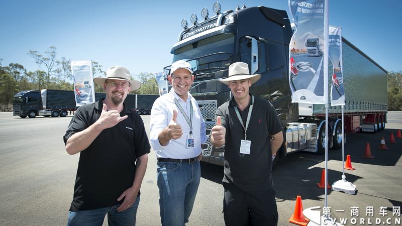 2013沃尔沃卡车高效节油先锋亚太区总决赛在澳大利亚布里斯班落下帷幕，今年亚太区总决赛共有13名来自亚太区各国的节油冠军参加，他们分别来自中国、韩国、台湾、泰国、马来西亚、新加坡、印度尼西亚、斯里兰卡、澳大利亚和新西兰。来自澳大利亚的格兰特·莫里斯（Grant Morice）在自己的主场，最终赢得了亚太区公路赛的总冠军。图为参赛选手和媒体记者风采。