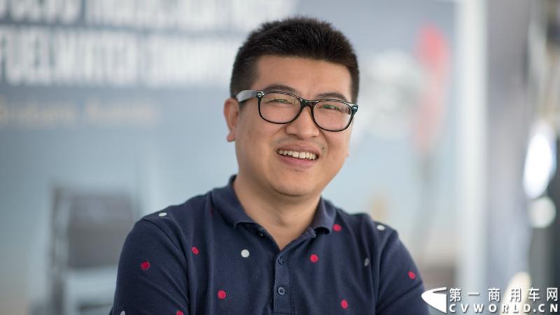 2013沃尔沃卡车高效节油先锋亚太区总决赛在澳大利亚布里斯班落下帷幕，今年亚太区总决赛共有13名来自亚太区各国的节油冠军参加，他们分别来自中国、韩国、台湾、泰国、马来西亚、新加坡、印度尼西亚、斯里兰卡、澳大利亚和新西兰。来自澳大利亚的格兰特·莫里斯（Grant Morice）在自己的主场，最终赢得了亚太区公路赛的总冠军。图为参赛选手和媒体记者风采。