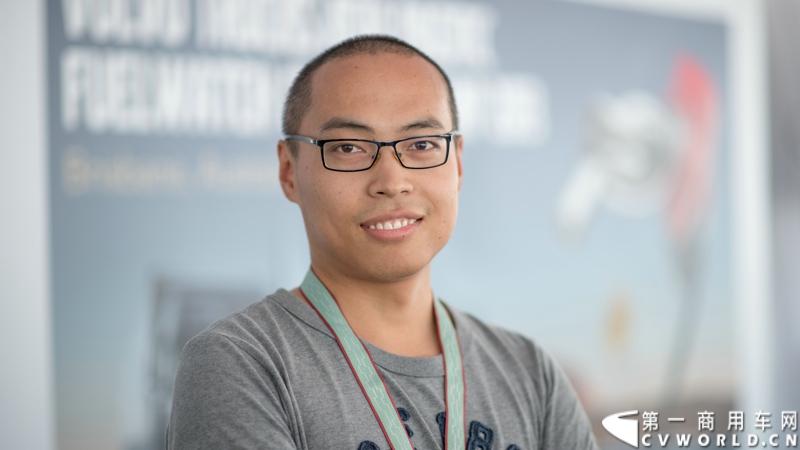 2013沃尔沃卡车高效节油先锋亚太区总决赛在澳大利亚布里斯班落下帷幕，今年亚太区总决赛共有13名来自亚太区各国的节油冠军参加，他们分别来自中国、韩国、台湾、泰国、马来西亚、新加坡、印度尼西亚、斯里兰卡、澳大利亚和新西兰。来自澳大利亚的格兰特·莫里斯（Grant Morice）在自己的主场，最终赢得了亚太区公路赛的总冠军。图为参赛选手和媒体记者风采。