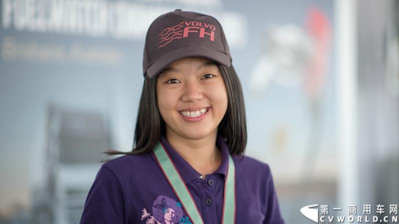 2013沃尔沃卡车高效节油先锋亚太区总决赛在澳大利亚布里斯班落下帷幕，今年亚太区总决赛共有13名来自亚太区各国的节油冠军参加，他们分别来自中国、韩国、台湾、泰国、马来西亚、新加坡、印度尼西亚、斯里兰卡、澳大利亚和新西兰。来自澳大利亚的格兰特·莫里斯（Grant Morice）在自己的主场，最终赢得了亚太区公路赛的总冠军。图为参赛选手和媒体记者风采。