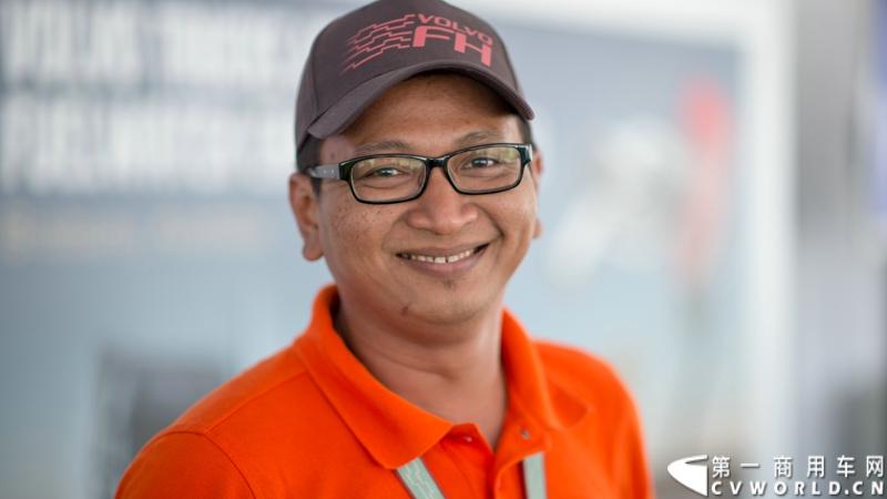 2013沃尔沃卡车高效节油先锋亚太区总决赛在澳大利亚布里斯班落下帷幕，今年亚太区总决赛共有13名来自亚太区各国的节油冠军参加，他们分别来自中国、韩国、台湾、泰国、马来西亚、新加坡、印度尼西亚、斯里兰卡、澳大利亚和新西兰。来自澳大利亚的格兰特·莫里斯（Grant Morice）在自己的主场，最终赢得了亚太区公路赛的总冠军。图为参赛选手和媒体记者风采。