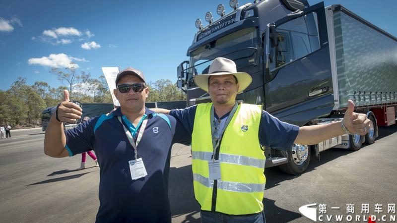 2013沃尔沃卡车高效节油先锋亚太区总决赛在澳大利亚布里斯班落下帷幕，今年亚太区总决赛共有13名来自亚太区各国的节油冠军参加，他们分别来自中国、韩国、台湾、泰国、马来西亚、新加坡、印度尼西亚、斯里兰卡、澳大利亚和新西兰。来自澳大利亚的格兰特·莫里斯（Grant Morice）在自己的主场，最终赢得了亚太区公路赛的总冠军。图为参赛选手和媒体记者风采。