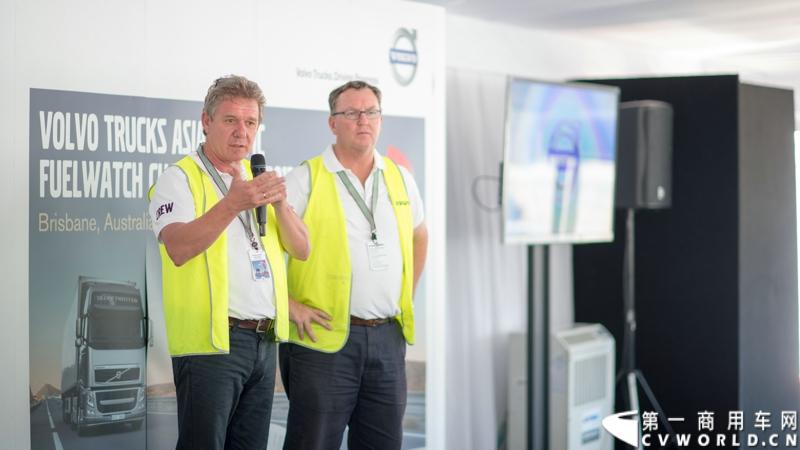 2013沃尔沃卡车高效节油先锋亚太区总决赛在澳大利亚布里斯班落下帷幕，今年亚太区总决赛共有13名来自亚太区各国的节油冠军参加，他们分别来自中国、韩国、台湾、泰国、马来西亚、新加坡、印度尼西亚、斯里兰卡、澳大利亚和新西兰。来自澳大利亚的格兰特·莫里斯（Grant Morice）在自己的主场，最终赢得了亚太区公路赛的总冠军。图为参赛选手和媒体记者风采。