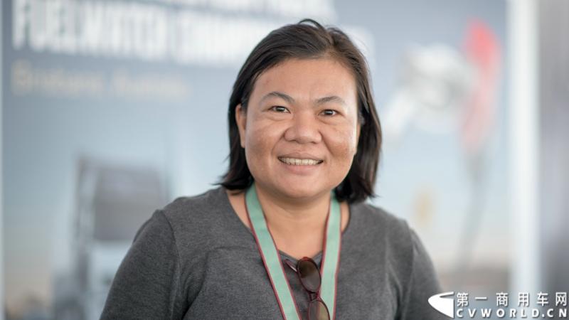 2013沃尔沃卡车高效节油先锋亚太区总决赛在澳大利亚布里斯班落下帷幕，今年亚太区总决赛共有13名来自亚太区各国的节油冠军参加，他们分别来自中国、韩国、台湾、泰国、马来西亚、新加坡、印度尼西亚、斯里兰卡、澳大利亚和新西兰。来自澳大利亚的格兰特·莫里斯（Grant Morice）在自己的主场，最终赢得了亚太区公路赛的总冠军。图为参赛选手和媒体记者风采。