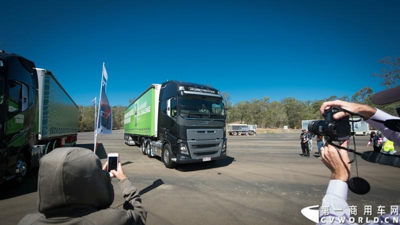 2013沃尔沃卡车高效节油先锋亚太区总决赛在澳大利亚布里斯班落下帷幕，今年亚太区总决赛共有13名来自亚太区各国的节油冠军参加，他们分别来自中国、韩国、台湾、泰国、马来西亚、新加坡、印度尼西亚、斯里兰卡、澳大利亚和新西兰。来自澳大利亚的格兰特·莫里斯（Grant Morice）在自己的主场，最终赢得了亚太区公路赛的总冠军。图为比赛现场。
