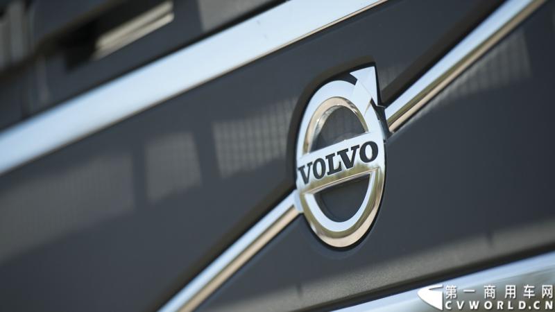 2013沃尔沃卡车高效节油先锋亚太区总决赛在澳大利亚布里斯班落下帷幕，今年亚太区总决赛共有13名来自亚太区各国的节油冠军参加，他们分别来自中国、韩国、台湾、泰国、马来西亚、新加坡、印度尼西亚、斯里兰卡、澳大利亚和新西兰。来自澳大利亚的格兰特·莫里斯（Grant Morice）在自己的主场，最终赢得了亚太区公路赛的总冠军。图为VOLVO FH16 。