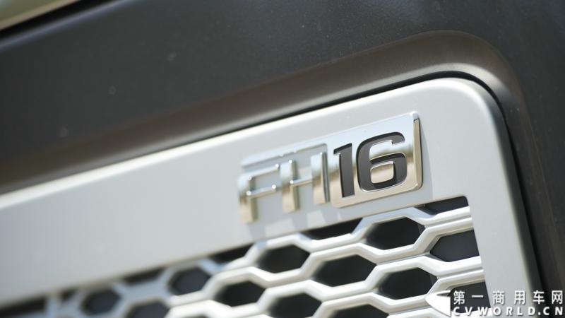 2013沃尔沃卡车高效节油先锋亚太区总决赛在澳大利亚布里斯班落下帷幕，今年亚太区总决赛共有13名来自亚太区各国的节油冠军参加，他们分别来自中国、韩国、台湾、泰国、马来西亚、新加坡、印度尼西亚、斯里兰卡、澳大利亚和新西兰。来自澳大利亚的格兰特·莫里斯（Grant Morice）在自己的主场，最终赢得了亚太区公路赛的总冠军。图为VOLVO FH16 。