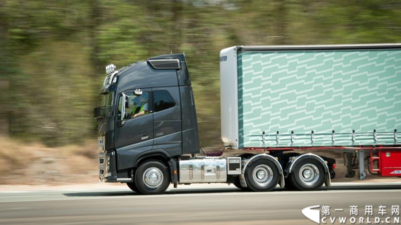 2013沃尔沃卡车高效节油先锋亚太区总决赛在澳大利亚布里斯班落下帷幕，今年亚太区总决赛共有13名来自亚太区各国的节油冠军参加，他们分别来自中国、韩国、台湾、泰国、马来西亚、新加坡、印度尼西亚、斯里兰卡、澳大利亚和新西兰。来自澳大利亚的格兰特·莫里斯（Grant Morice）在自己的主场，最终赢得了亚太区公路赛的总冠军。图为决赛现场。