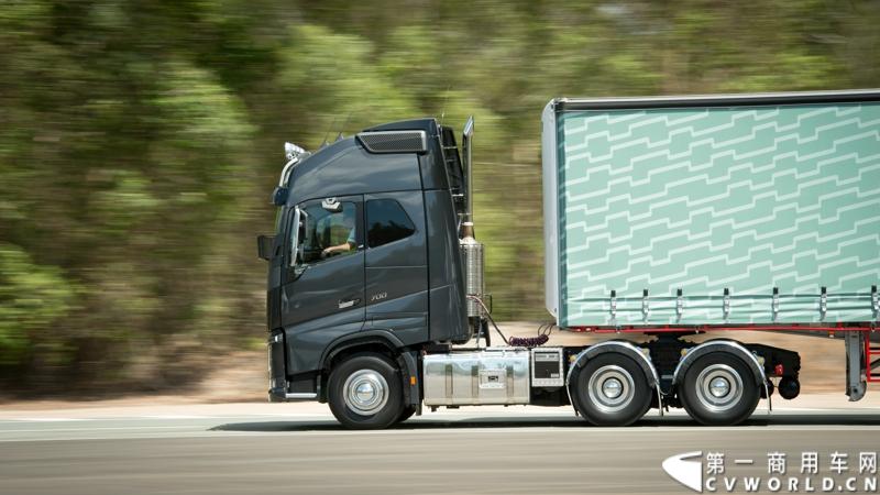 2013沃尔沃卡车高效节油先锋亚太区总决赛在澳大利亚布里斯班落下帷幕，今年亚太区总决赛共有13名来自亚太区各国的节油冠军参加，他们分别来自中国、韩国、台湾、泰国、马来西亚、新加坡、印度尼西亚、斯里兰卡、澳大利亚和新西兰。来自澳大利亚的格兰特·莫里斯（Grant Morice）在自己的主场，最终赢得了亚太区公路赛的总冠军。图为决赛现场。