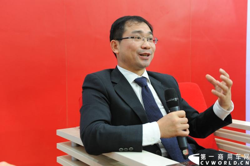 东风商用车有限公司与沃尔沃环球帆船赛，10月30日在湖北武汉签署联合品牌推广协议，正式命名“东风号”帆船将作为中国唯一赛船，参加2014--2015年度沃尔沃环球帆船赛。至此，“东风”品牌商用车的全球市场推广战略加速实施。东风商用车、沃尔沃环球帆船赛签署联合品牌推广协议  活动现场