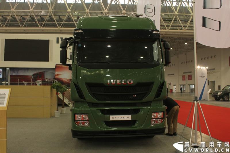 2013年10月30日，中国国际商用车展（CCVS）在武汉国际博览中心开幕，此次展会相比首届规模更大，覆盖B1-B5，A1-A3八个展区。相比首届，今年还增加了动态展示区，还有车试乘试驾，专用车功能演示等环节。一汽解放、东风商用车、重汽、福田、陕汽、江淮、上依红等厂商纷纷携旗下明星产品悉数亮相。图为维柯STRALIS重卡。