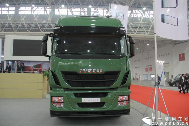 2013年10月30日，中国国际商用车展（CCVS）在武汉国际博览中心开幕，此次展会相比首届规模更大，覆盖B1-B5，A1-A3八个展区。相比首届，今年还增加了动态展示区，还有车试乘试驾，专用车功能演示等环节。一汽解放、东风商用车、重汽、福田、陕汽、江淮、上依红等厂商纷纷携旗下明星产品悉数亮相。图为维柯STRALIS重卡。