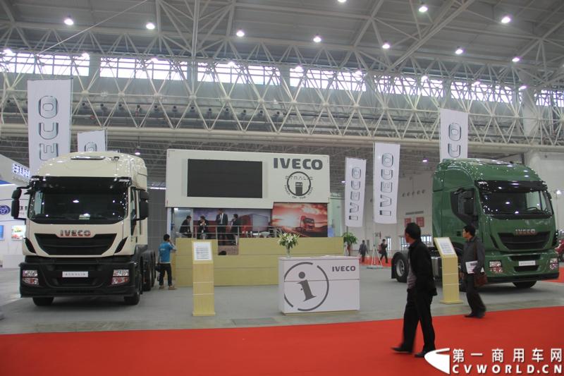 2013年10月30日，中国国际商用车展（CCVS）在武汉国际博览中心开幕，此次展会相比首届规模更大，覆盖B1-B5，A1-A3八个展区。相比首届，今年还增加了动态展示区，还有车试乘试驾，专用车功能演示等环节。一汽解放、东风商用车、重汽、福田、陕汽、江淮、上依红等厂商纷纷携旗下明星产品悉数亮相。图为维柯STRALIS重卡。