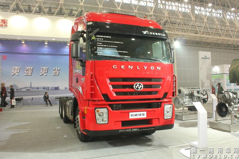 2013年10月30日，中国国际商用车展（CCVS）在武汉国际博览中心开幕，此次展会相比首届规模更大，覆盖B1-B5，A1-A3八个展区。相比首届，今年还增加了动态展示区，还有车试乘试驾，专用车功能演示等环节。一汽解放、东风商用车、重汽、福田、陕汽、江淮、上依红等厂商纷纷携旗下明星产品悉数亮相。图为红岩杰狮大马力牵引车480马力。